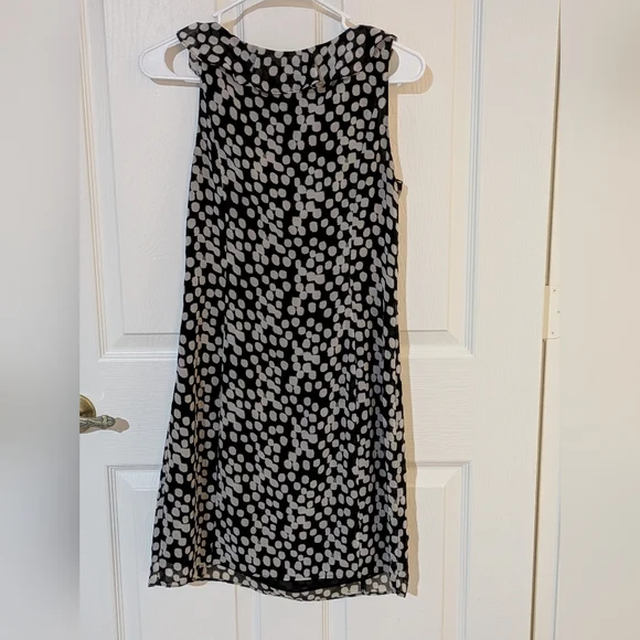 Sleeveless Ruffled Dress - Picture 2 of 3